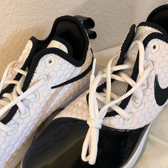 Nike LeBron Witness 3 Sneakers Black and White - Picture 3 of 7